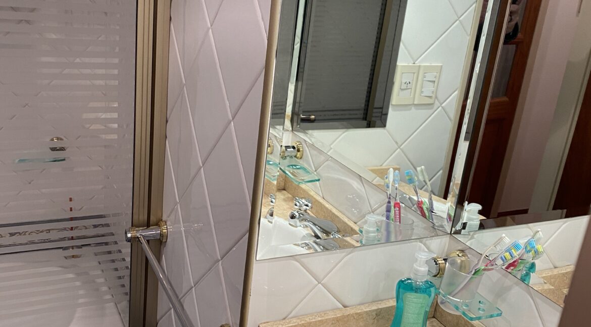 671E01C9-0778-4B4E-A7DD-0B65E5AF5A71